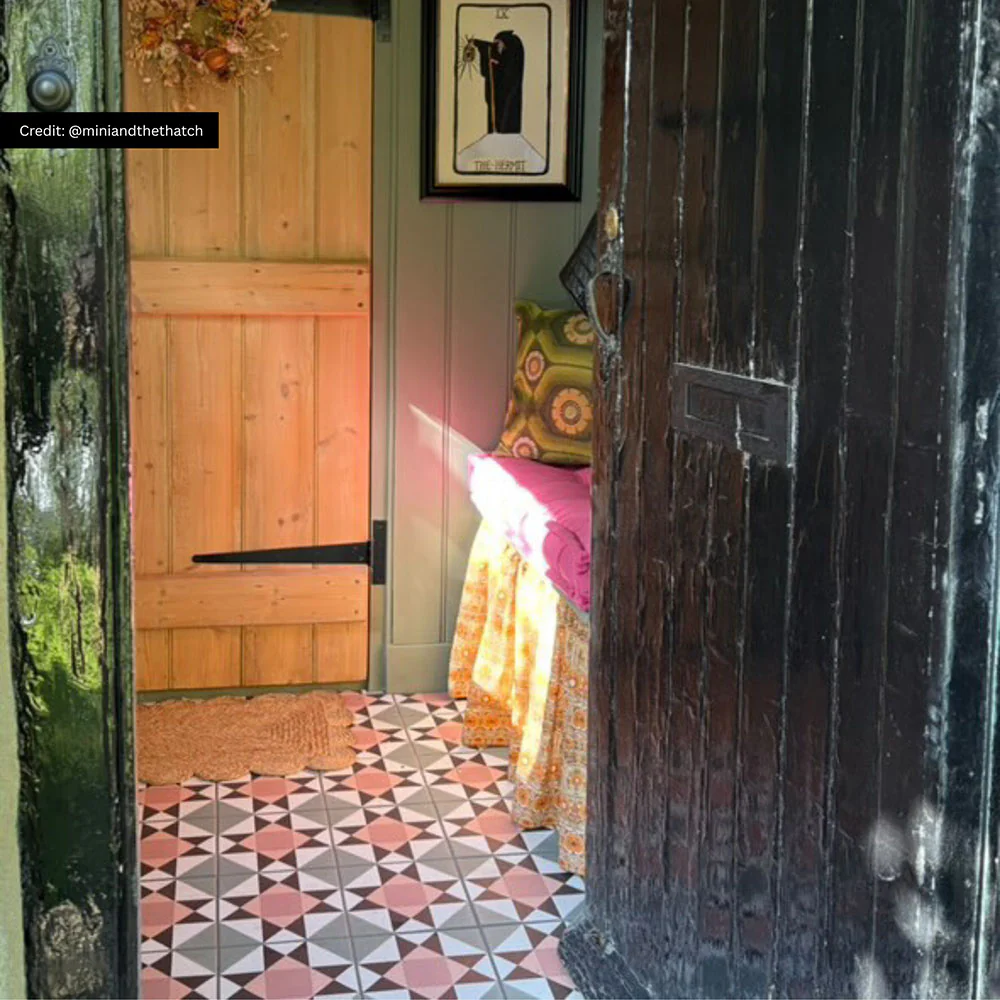 Farnham Manor Victorian Tile 20cm x 20cm - Image 5