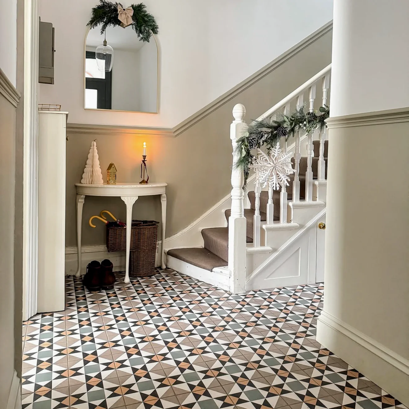 Banbury Manor Tiles Victorian Encaustic Tile Wall & Floor - 20cm x 20cm - Image 3